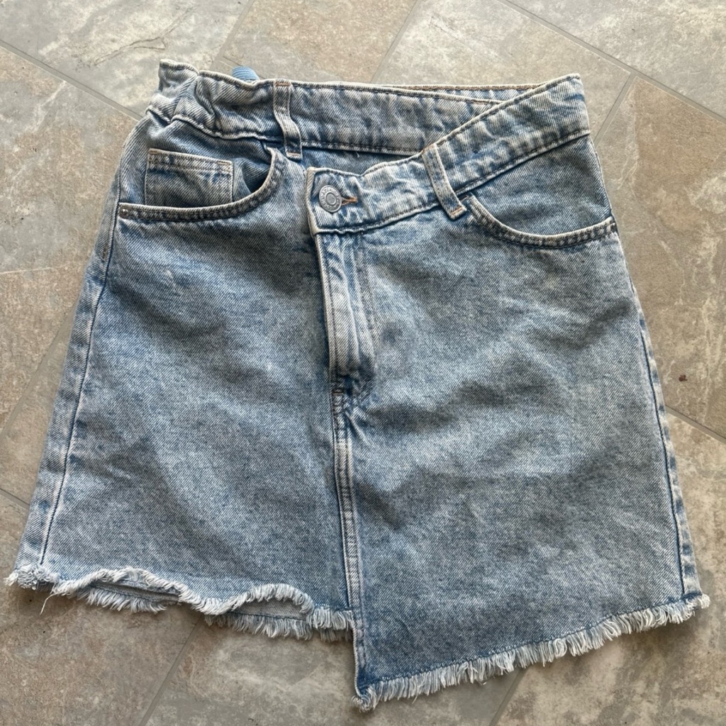 H&M Light Blue Denim Skirt With Frayed Hem